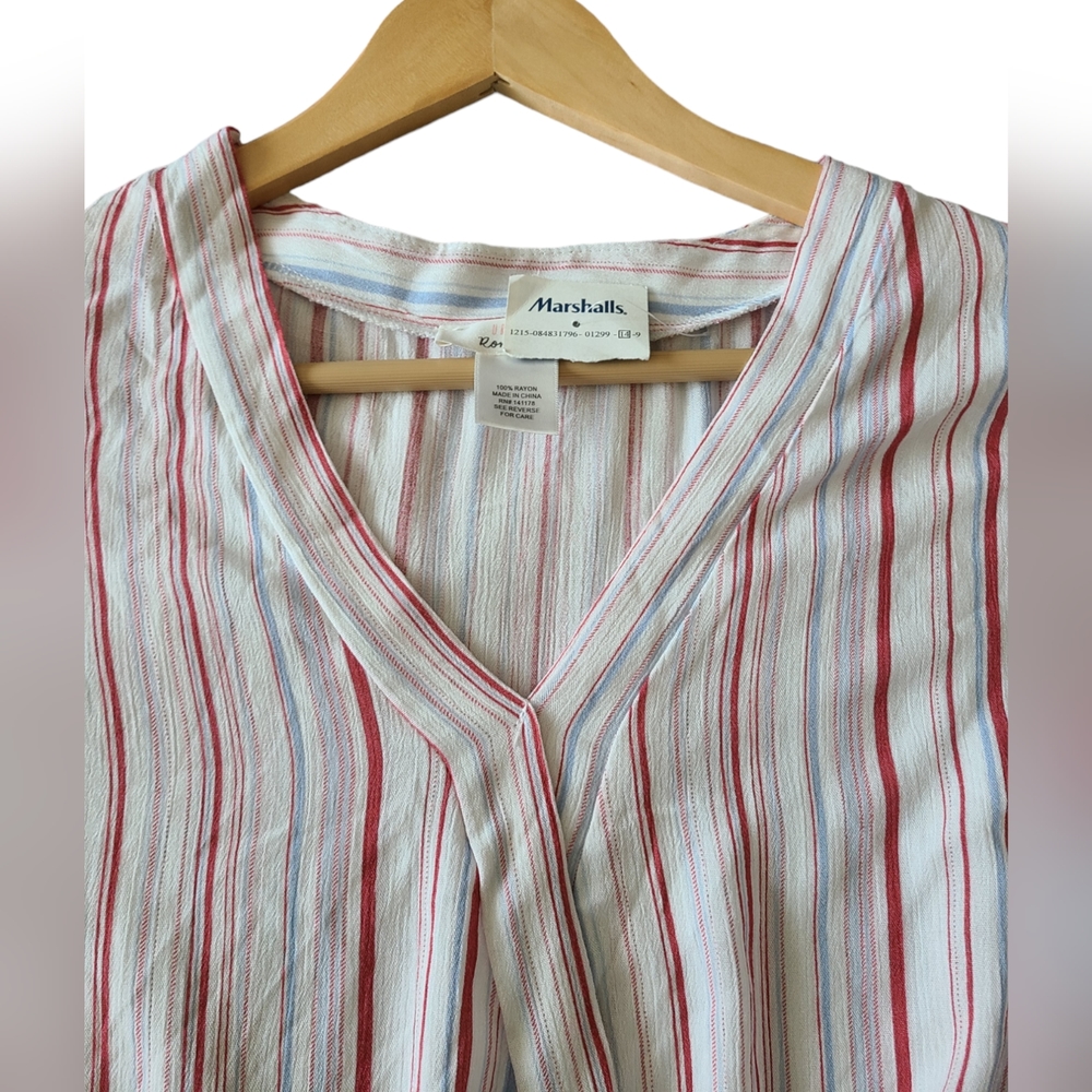 URBAN ROMANTICS | FAUX WRAP BLOUSE | 100% RAYON | SIZE SMALL - Picture 4 of 13